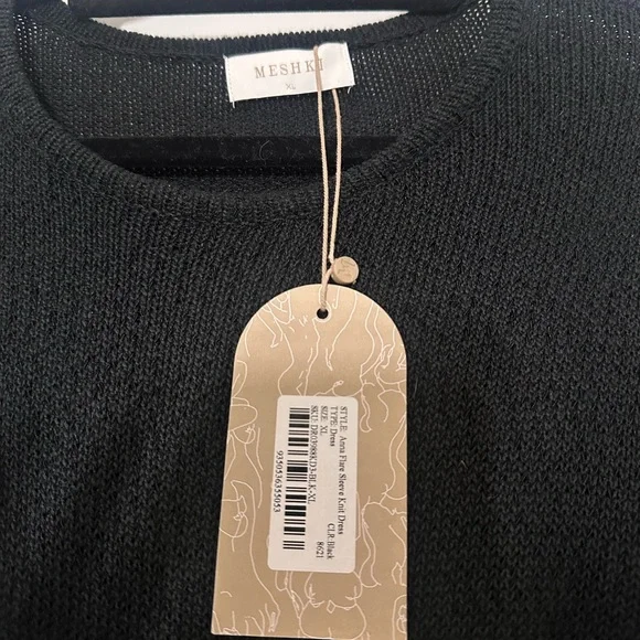 Meshki Black Maxi Dress with Slit - Picture 5 of 5